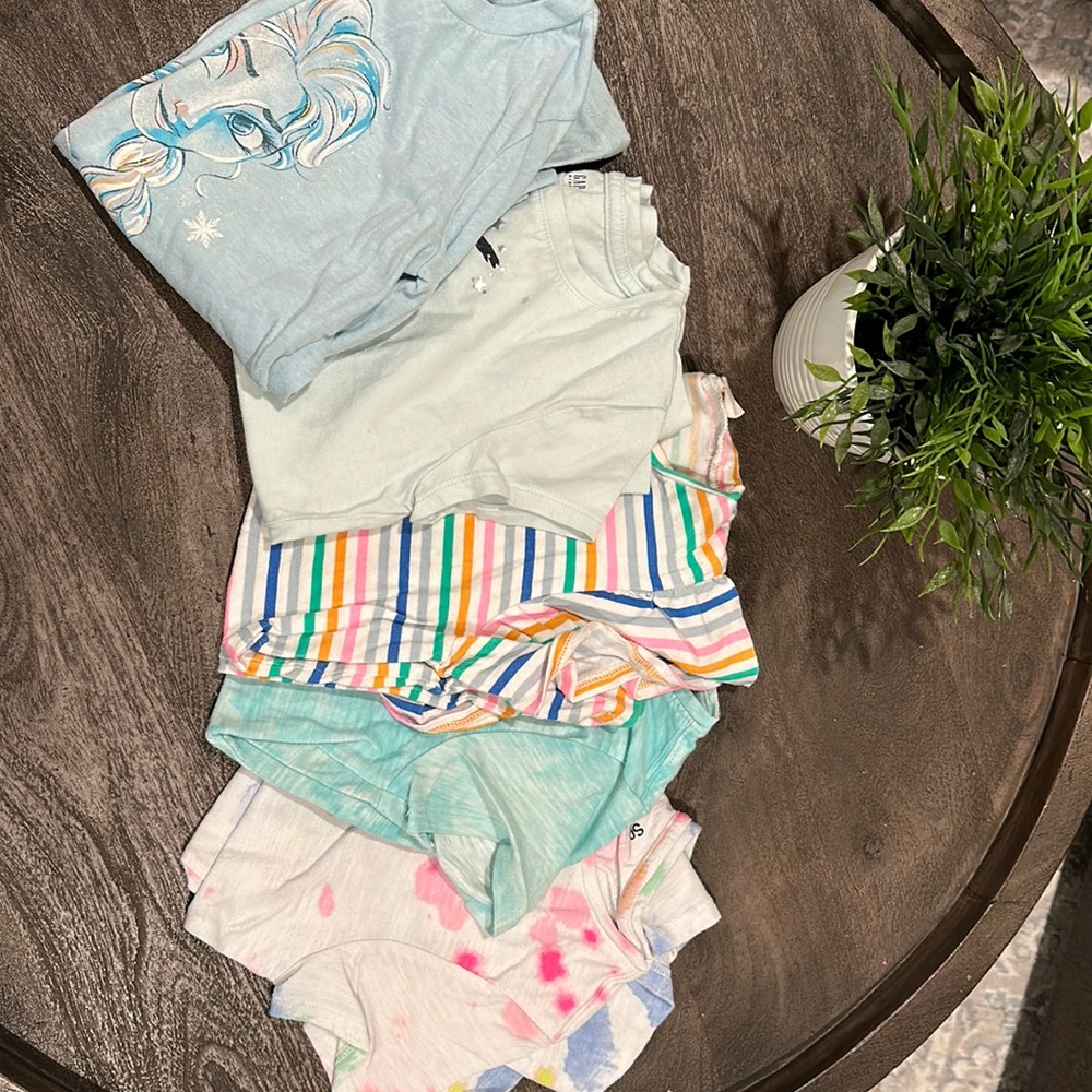 4 tees size 8